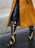 Pointed-toe knee-high boots