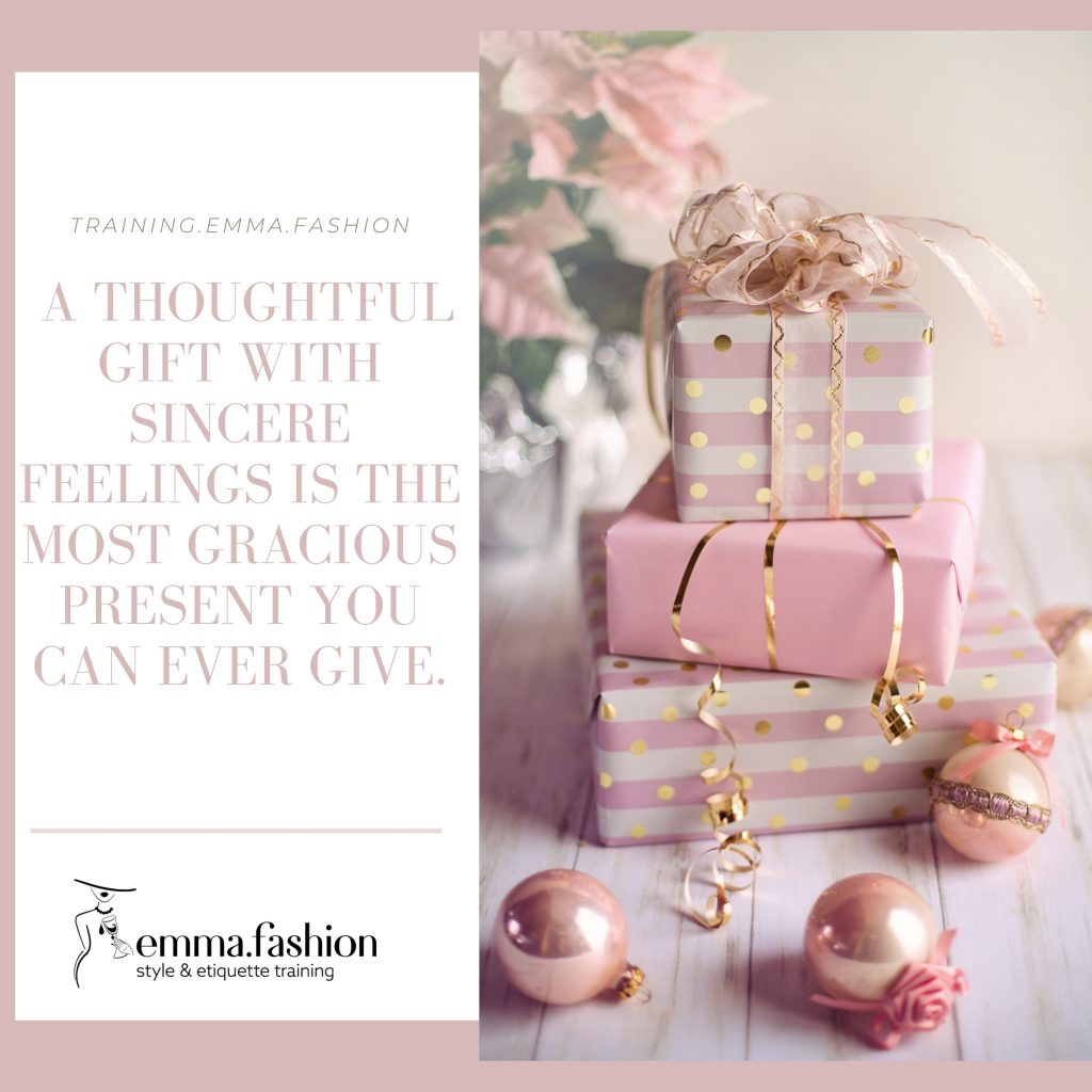 Gift etiquette for a girlfriend/boyfriend - Emma.FashionEmma.Fashion