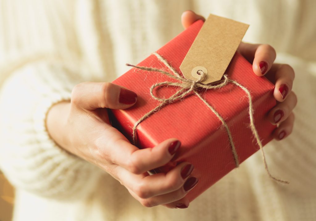 Gift etiquette for a friend Emma FashionEmma Fashion