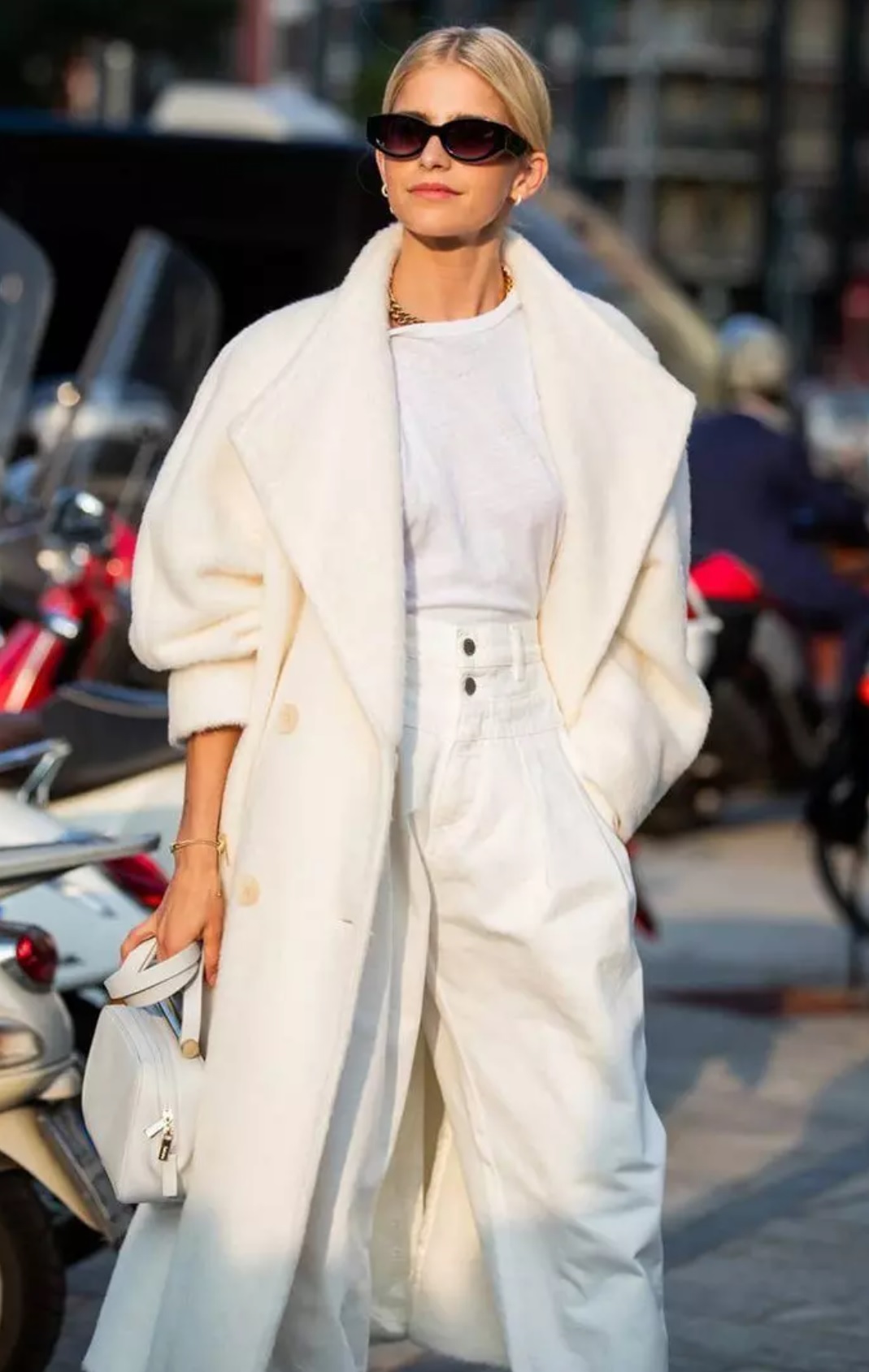 How to wear white like a pro in the winter season - Emma.FashionEmma ...